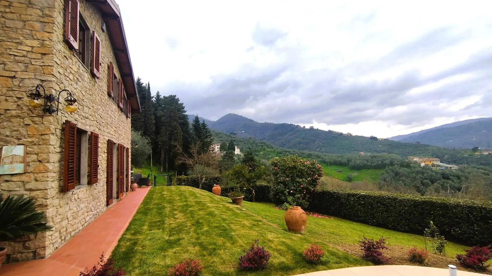 Villa Camelia Tuscany Pescia 0*,  Italy